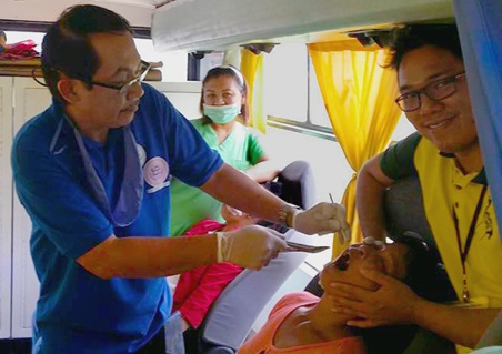 mobile-clinic-philippines-2017-dentist-edited-2
