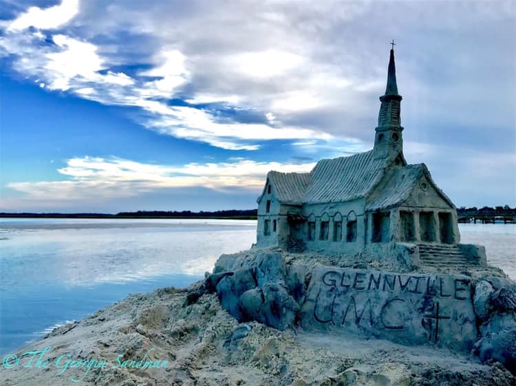 Réplique de sable de l’Église Méthodiste Unie de Glennville