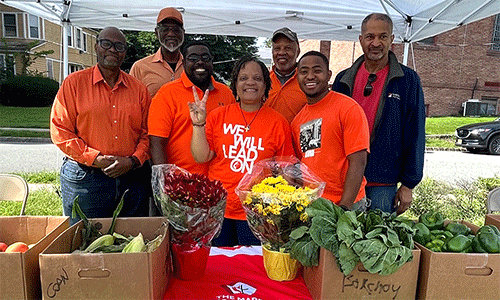 Whether distributing school supplies in September or Christmas gifts in December, whether showing up at an outdoor music performance in the summer or serving hot beverages to passersby in the winter, they are always working to distribute food to anyone who needs it.